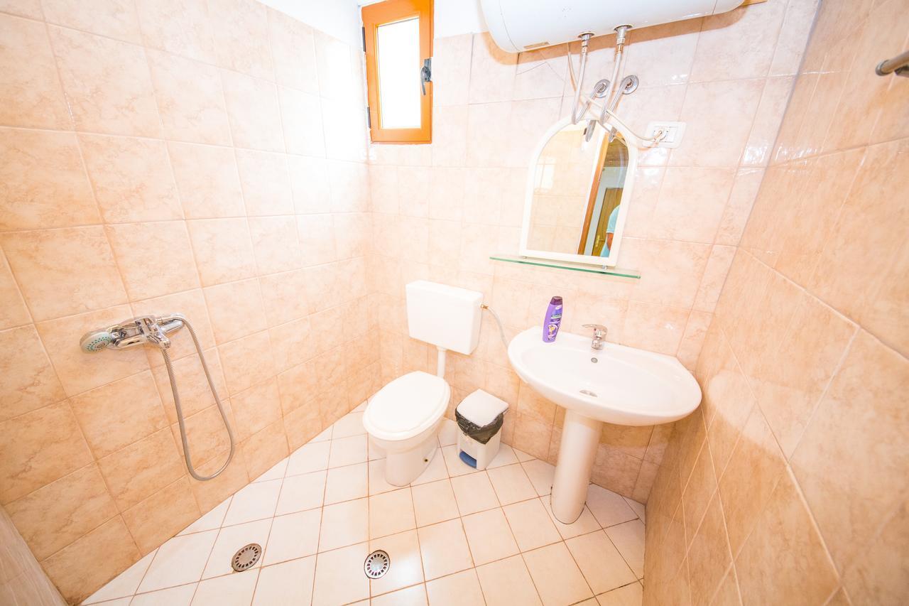 Isi Rooms Vlorë Стая снимка